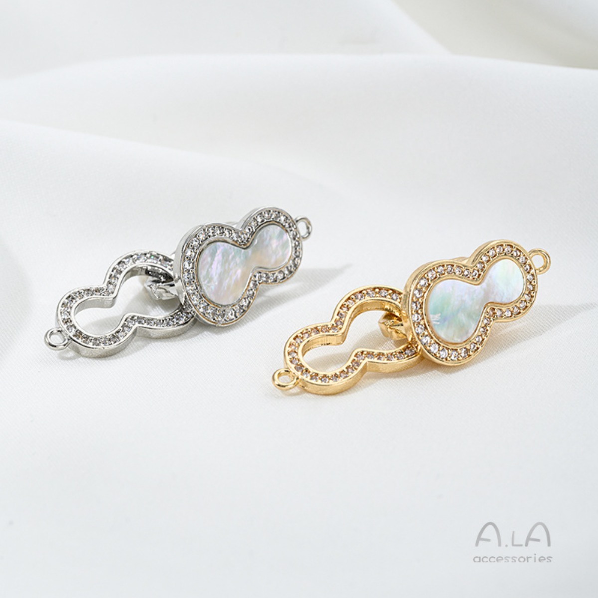 真珠貝ジルコン付き14K金メッキ真鍮製ひょうたん型トグルクラ - Toggle Clasp Gold のレビューと価格