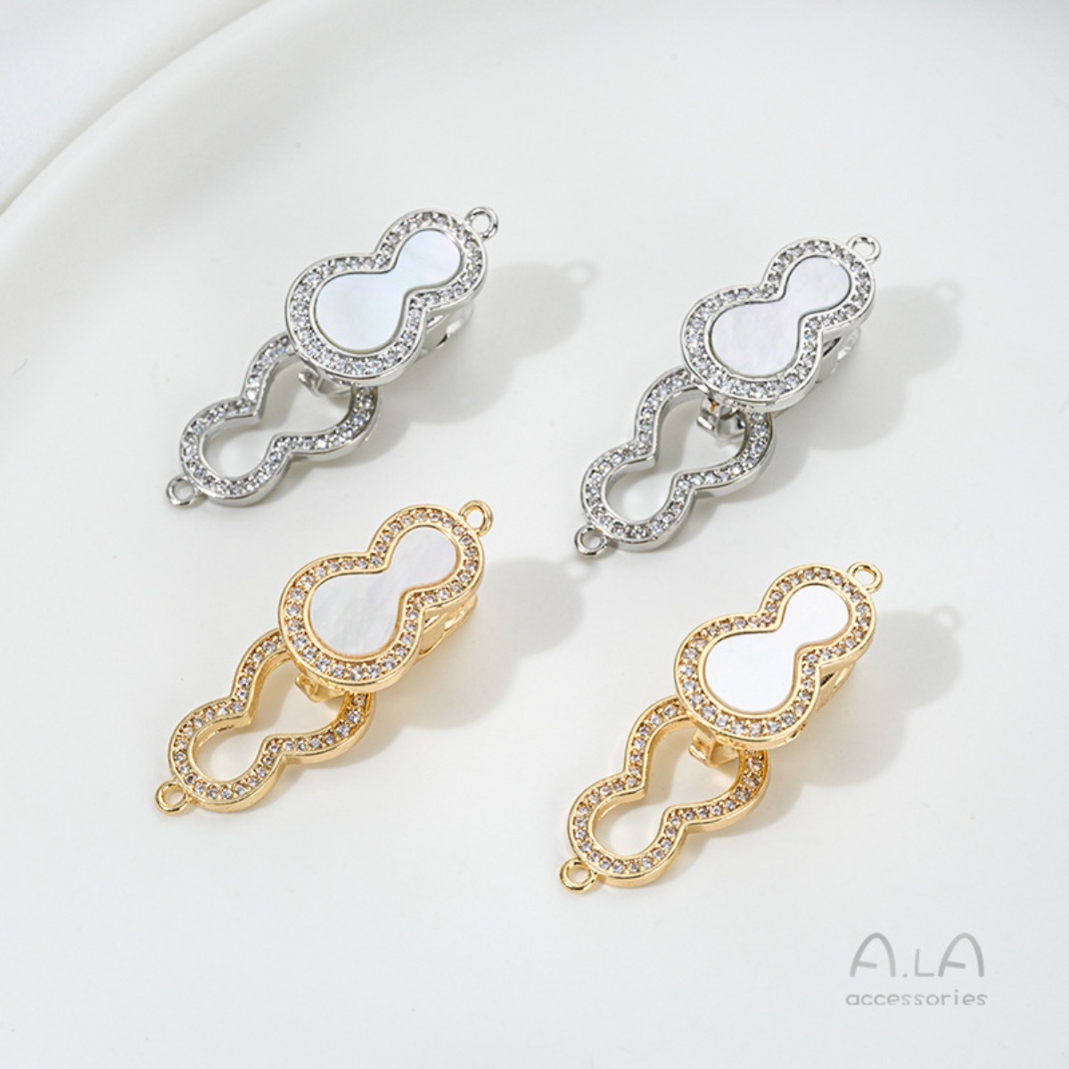 真珠貝ジルコン付き14K金メッキ真鍮製ひょうたん型トグルクラ - Toggle Clasp Gold のレビューと価格