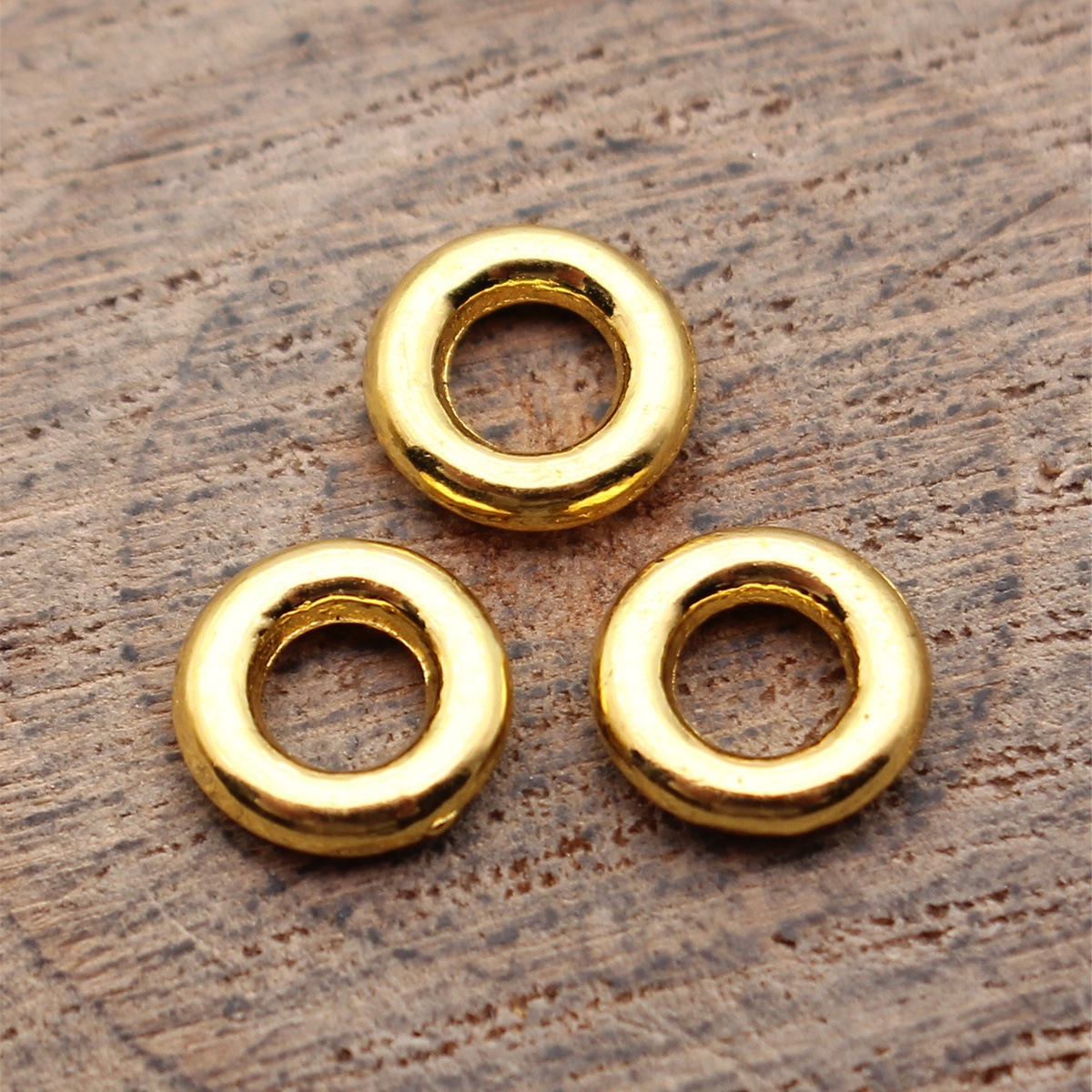 ラウンドチャームコネクターカットアウトサークルチャームリンク - Jewelry Making Resin のレビューと価格