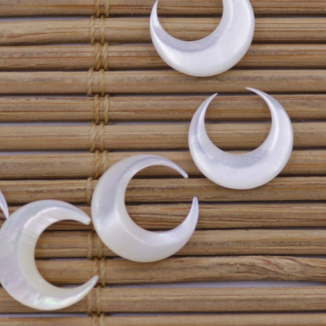 10 個ネイル 3D アート月の形ナチュラルホワイトシェルマ - Jewelry Making Drill のレビューと価格
